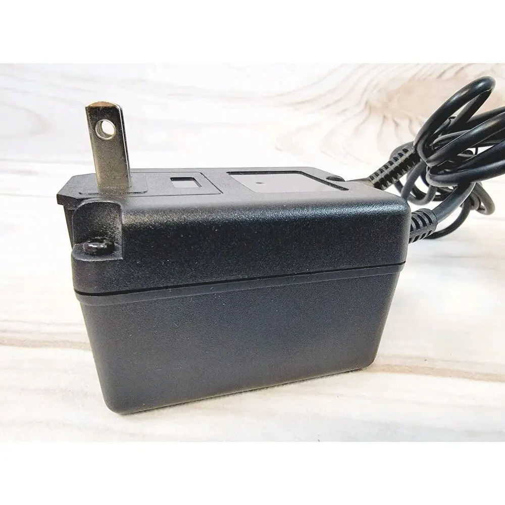 Motorola Cell Phone Charger SPN4457A Input 120VAC/60Hz/1W Output 8.8VAC/340mA—25